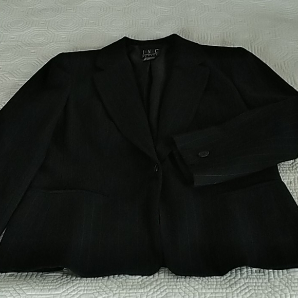 I.N.C Petite Blazer one button style, black, 6P - Picture 3 of 10
